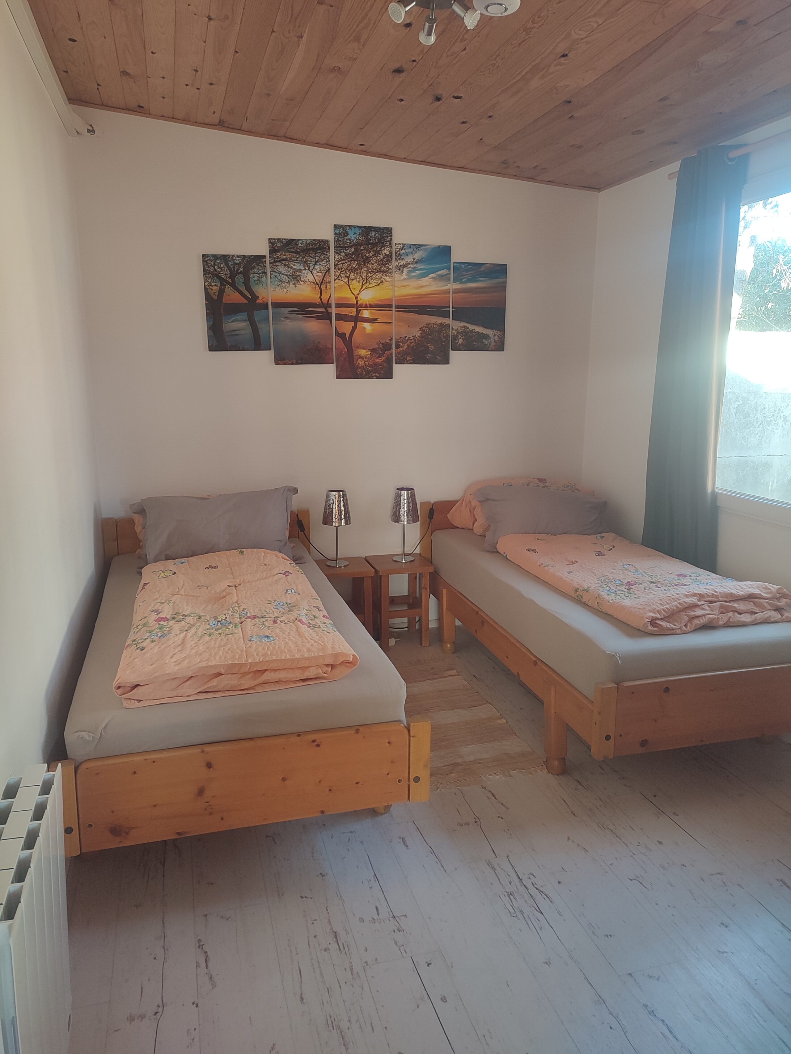 Chalet Beziers chambre deux lits