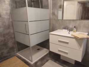 Chalet Beziers douche lavabo